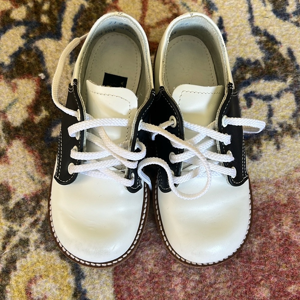 Amilio saddle shoes